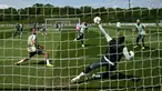 Para pemain Tottenham Hotspur mengambil bagian dalam sesi latihan di Tottenham Hotspur Training Ground, Enfield, London utara, pada 12 Mei 2025 saat media day. (Ben STANSALL/AFP)