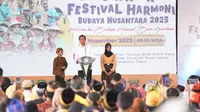 Presiden Jokowi saat menghadiri Festival Harmoni Budaya Nusantara di Lapangan Taruna, Kecamatan Sepaku, Kabupaten Penajam Paser Utara, pada Jumat, 3 November 2023. (Istimewa)