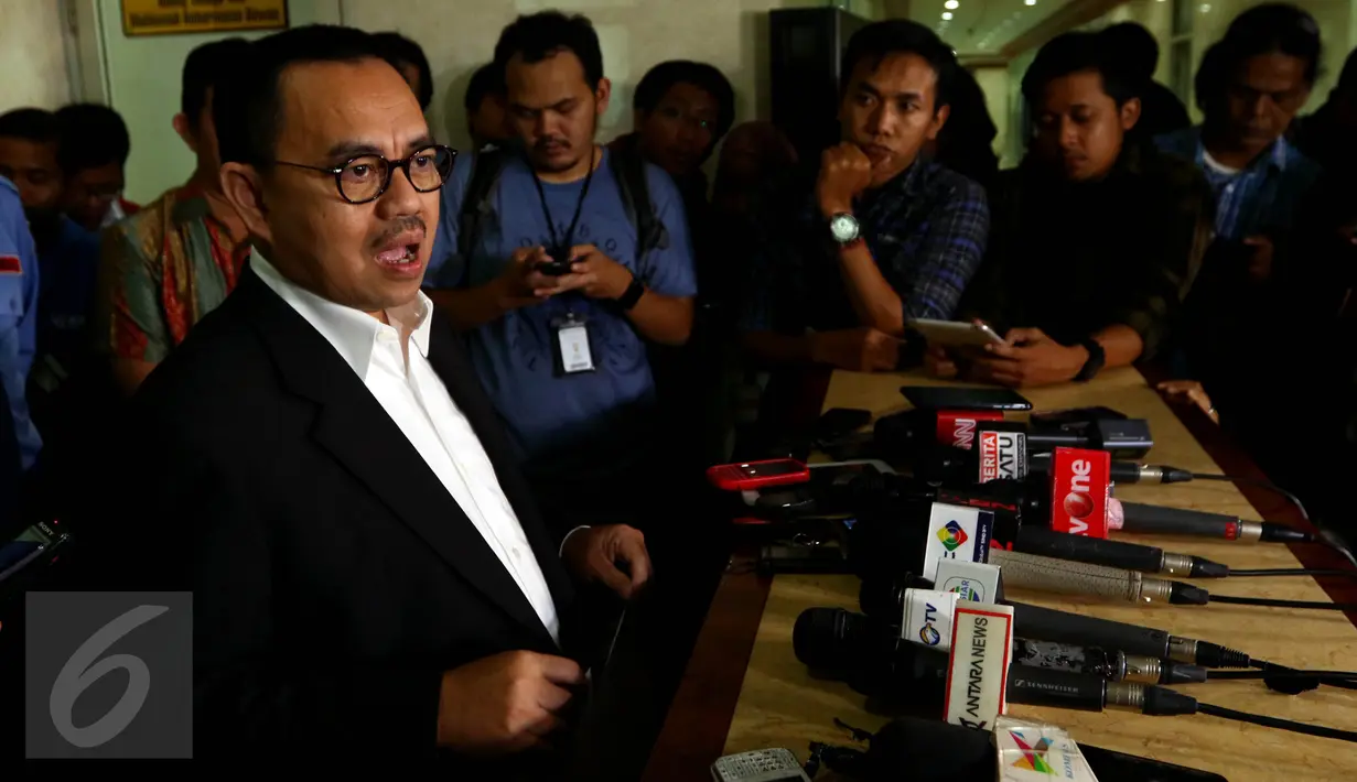 Menteri ESDM Sudirman Said memberikan keterangan pers di Komplek Parlemen, Jakarta, (16/11/2015). Seorang anggota DPR yang di sebut telah mencatut nama Presiden Jokowi dan Wapres Jusuf Kalla terkait perpanjangan kontrak Freeport. (Liputan6/JohanTallo)