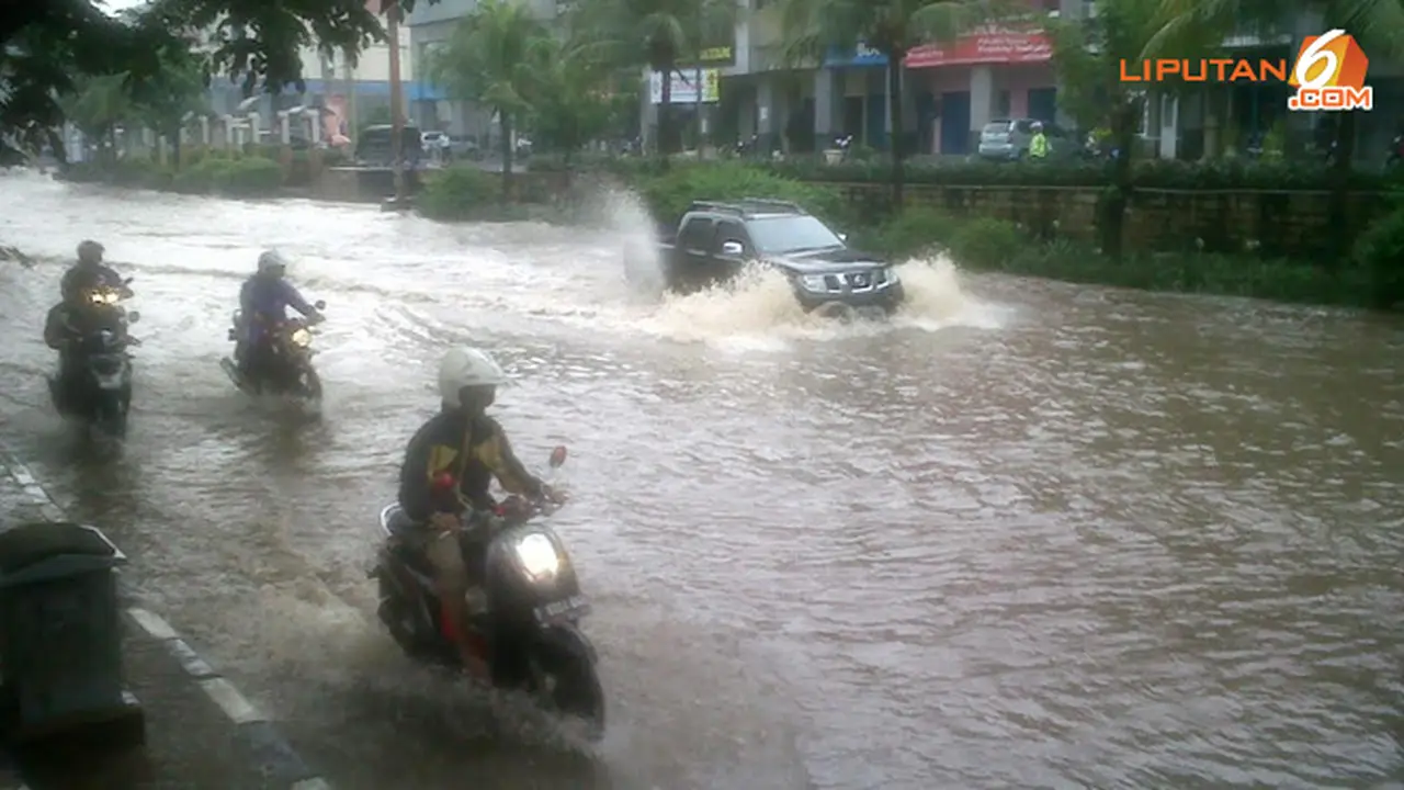 banjir-moi-kelapa-gading-140206b.jpg