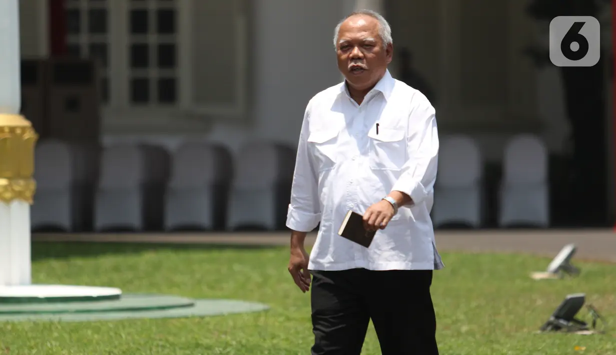 Menteri PUPR 2014-2019 Basuki Hadimuljono tiba di Kompleks Istana Kepresidenan di Jakarta, Selasa (22/10/2019). Basuki Hadimuljono mengaku dihubungi Menteri Sekretaris Negara untuk datang ke Istana hari ini. (Liputan6.com/Angga Yuniar)