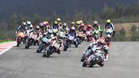 Pembalap Indonesia, Mario Suryo Aji sempat berada di baris depan balapan Moto3 Portugal 2022. (Honda Team Asia)