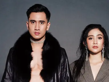 Tampil stunning, fashion stylish Verrell Bramasta dan Febby Rastanty di pemotretan terbarunya ini adalah Elco Frebliaman. Pasangan sinetron yang selalu bikin baper ini disebut mirip bahkan ada netizen yang menyebut jika mirip adalah jodoh. Meski sering dikira pacaran, bintang muda Indonesia menanggapi dengan santai bahkan mengungkapkan jika mereka hanya bersahabat. (Liputan6.com/IG/@febbyrastanty)