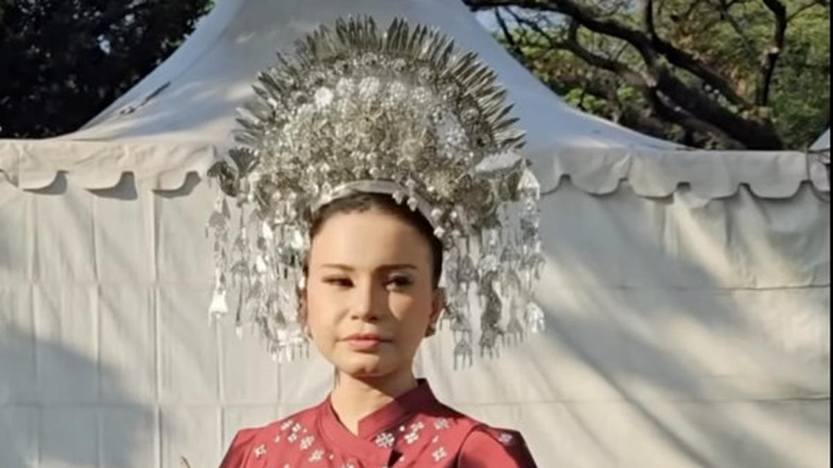 Elegansi Gaya Rossa di Upacara HUT RI ke-80, Suntiang Jadi Fashion Statement Memukau