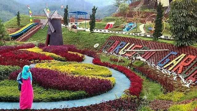 Liburan Romantis Penuh Cinta, Kunjungi 5 Destinasi yang Punya Simbol Love Terbaik Ini!