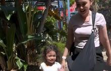Keberanian Cara Rose Anak Rianti Cartwright Perdana Naik Roller Coaster, Sudah Berani Angkat Kedua Tangan