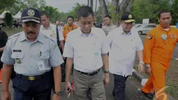  Pemerintah memberikan apresiasi kepada semua pihak yang telah membantu proses evakuasi jenazah dan pencarian pesawat AirAsia QZ8501, Pangkalan Bun,Kalteng, Rabu (7/1/2015).  (Liputan6.com/Andrian M Tunay)
