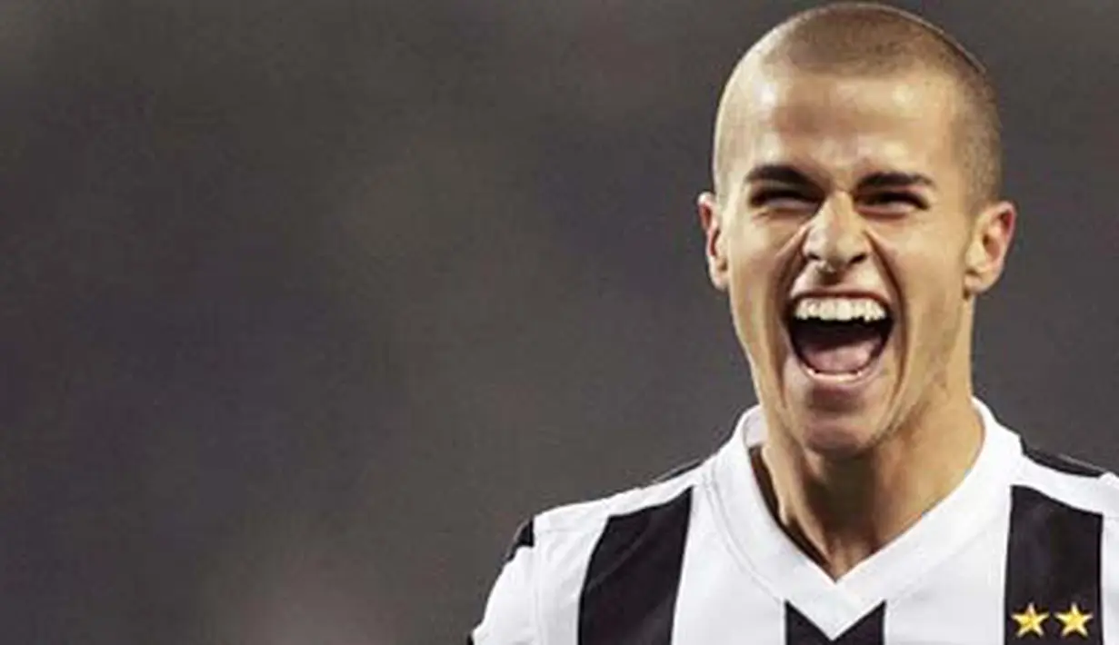 Kegembiraan gelandang serang Juventus Sebastian Giovinco setelah mencetak gol ke gawang Napoli dalam lanjutan Serie A yang berlangsung di Olympic Stadium, Turin, 31 Oktober 2009. AFP PHOTO / EMILIO ANDREOLI 