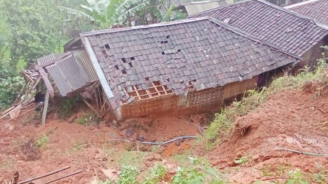 Longsor Terjang Campakamulya Cianjur: 15 Rumah Rusak, Jalur Antar Kecamatan Lumpuh
