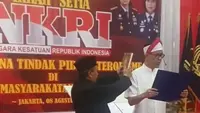 Viral Video Munarman membacakan ikrar setia kepada NKRI. (IG @bangranistones)