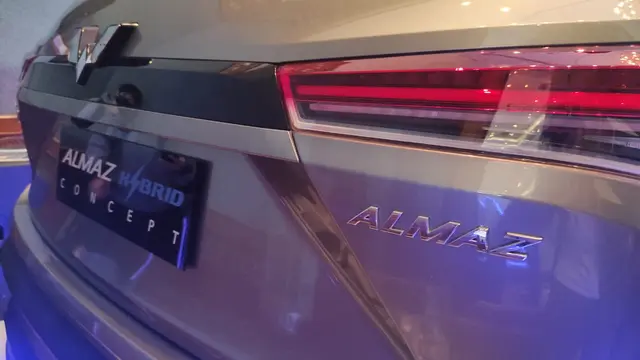 Wuling Motors membawa Almaz Hybrid Concept ke gelaran Indonesia Electric Motor Show (IEMS) 2022. (Liputan6.com/Arief Azhari)