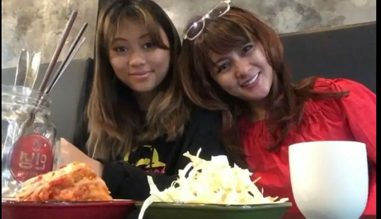 Dengan banyaknya kesibukan yang dijalani, artis yang merintis karir dari Gadis Sampul 1989 itu mengaku sudah bahagia dengan hidup sendiri. [Instagram/maudywhilhelmina]