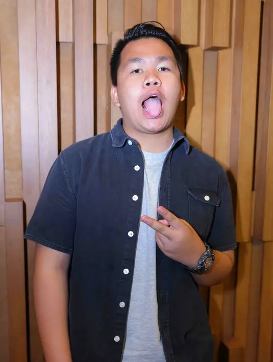 Suasana haru, air mata menetes menyelimuti suasana perpisahan Iqbaal yang digelar Rabu (10/8/2016) malam. Kiki menambahkan, bahwa Iqbaal pamit dengan meneteskan air mata. (Andy Masela/Bintang.com)