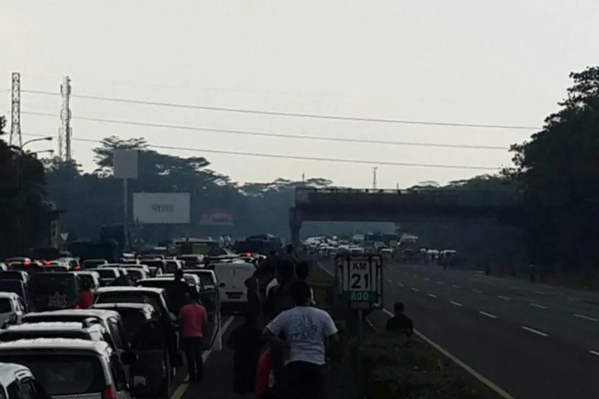 Tol Jagorawi Macet Hingga 3 Kilometer Akibat Unjuk Rasa Warga