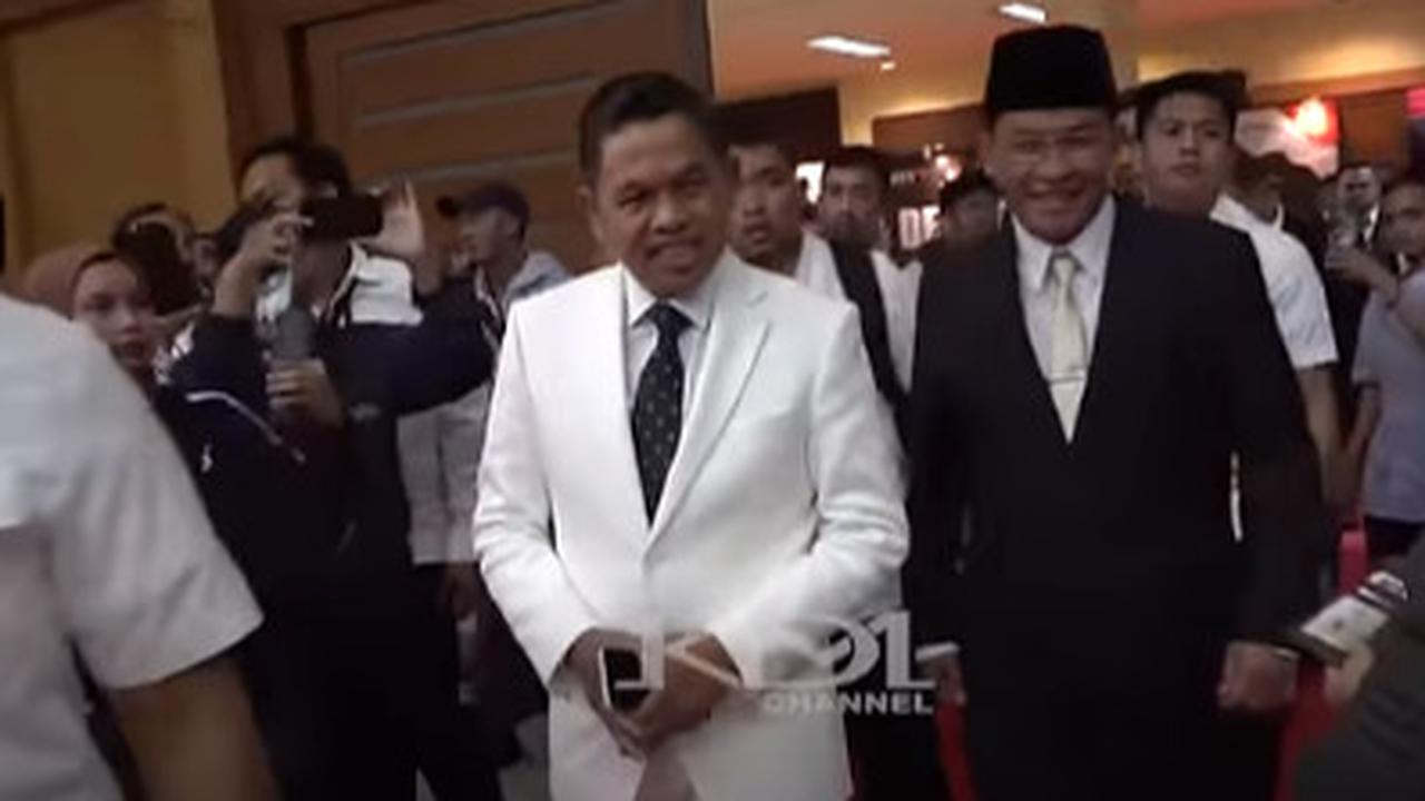 Penampilan Necis Dedi Mulyadi dengan Gaya Rambut Semar