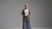 Apakah Cardigan Cocok Dengan Celana Kulot? Ini Rekomendasi Padu Padannya