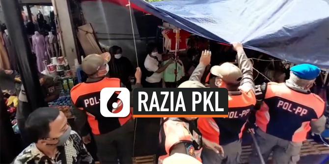 VIDEO: Razia PKL, Petugas Teribkan Tenda-tenda Milik Pedagang