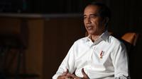 Presiden Joko Widodo (Jokowi) telah mengingatkan dan meminta pemerintah daerah untuk lebih cepat laksanakan vaksinasi COVID-19 pada masyarakat saat memberikan keterangan penanganan COVID-19 pada Kamis, 4 Maret 2021 malam. (Biro Pers Sekretariat Presiden)