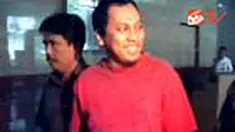 Polisi membawa Gayus Tambunan ke Bank Mandiri di kawasan Blok M untuk memeriksa pundi-pundi kekayaannya yang diduga didapat dari hasil korupsi pajak.