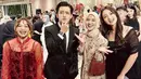 Dalam momen bahagia, Salshabilla mengundang teman-temannya untuk menghadiri acara resepsi pernikahannya. Salah satunya dibagikan oleh Randy Martin. Sebagai tamu undangan, Randy tampil tampan dengan setelan jas. Ia juga bertemu kawan yang sama-sama dikenal sejak kecil. Ada Amel Carla, Cut Syifa, hingga Megan Domani. (Liputan6.com/IG/@randymartinnn)