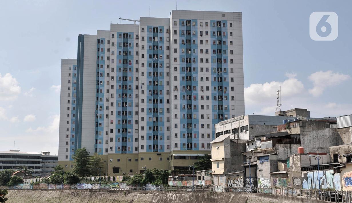 Pemandangan Rusunawa Jatinegara Barat, Jakarta, Minggu (3/5/2020). Pemprov DKI Jakarta berencana membebaskan uang retribusi atau tarif rusunawa karena banyaknya penghuni yang tidak mampu membayar sewa akibat kesulitan ekonomi di tengah pandemi COVID-19. (merdeka.com/Iqbal S. Nugroho)