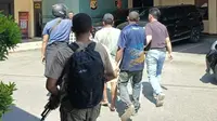 Satgas Bongkar Jaringan Pemasok Senjata KKB, 5 Orang Ditangkap