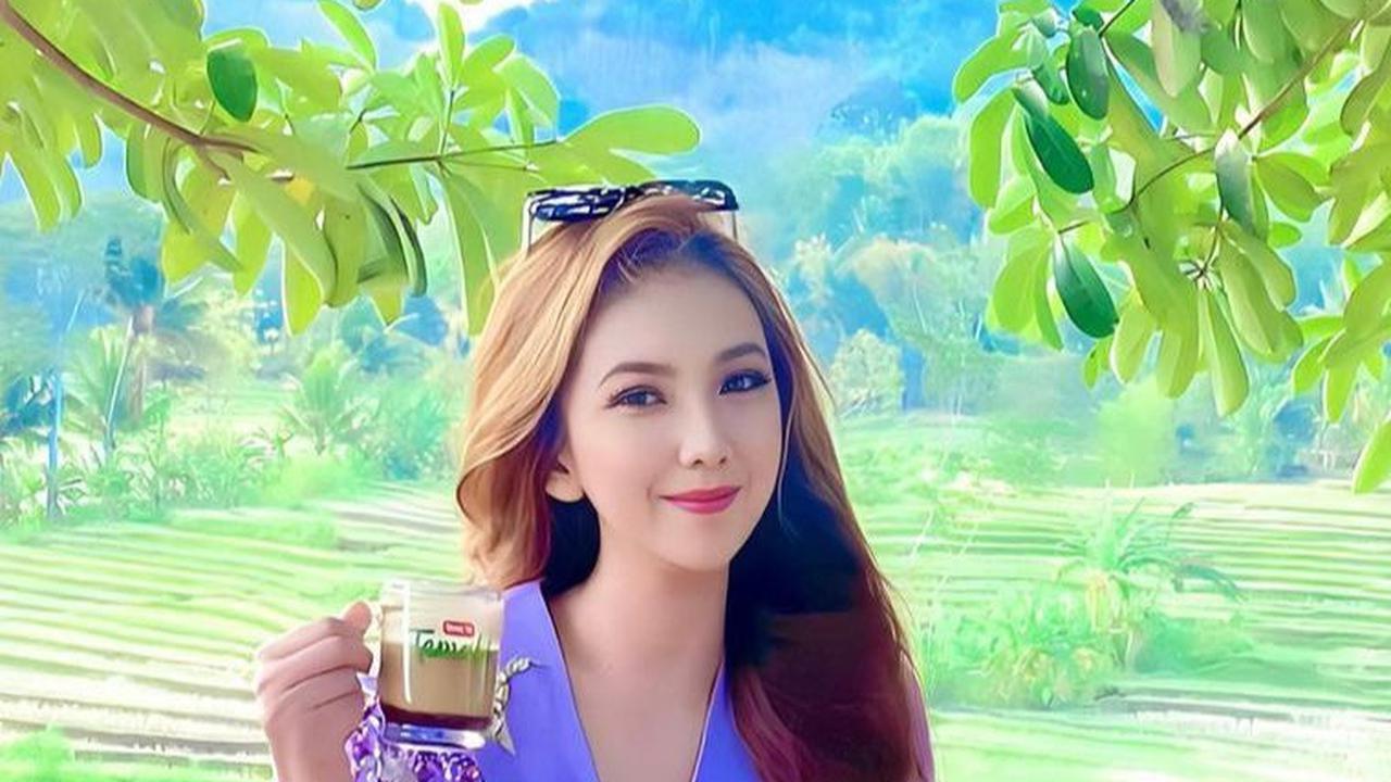 Bak Adik dan Kakak, Momen Ibu Kombes Heni Tania Liburan Tahun Baru di Jogja 'Yang Penting Hati Cerah Ceria & Penuh Warna