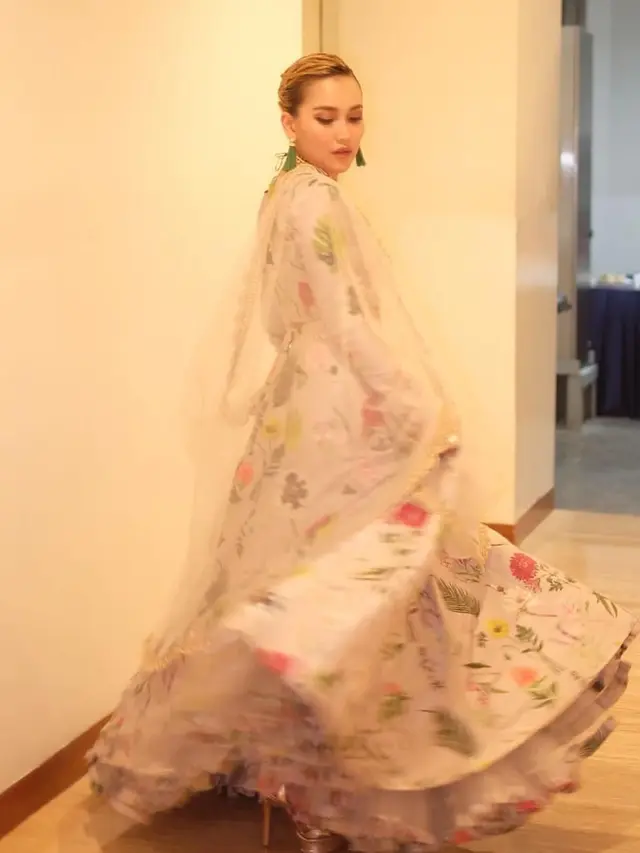 Ayu Ting Ting Pakai Gaun India