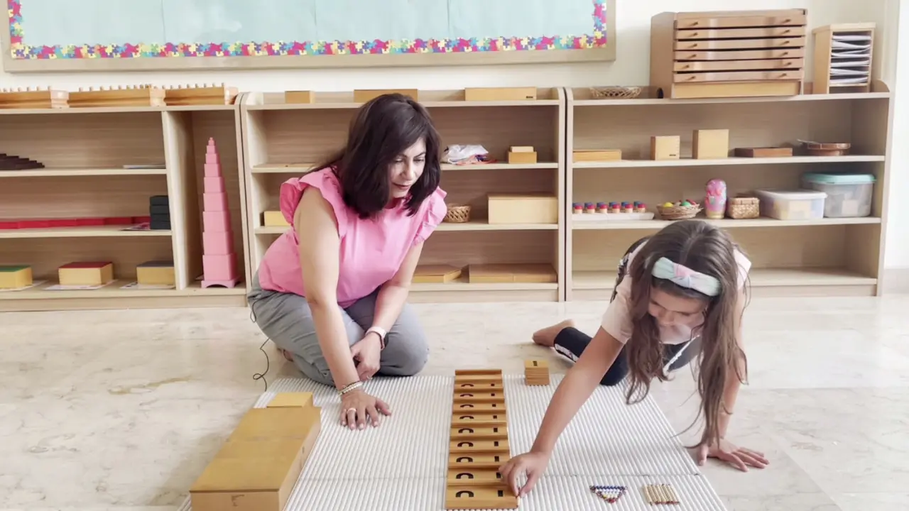 Belajar matematika dengan metode Montessori.