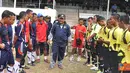 Citizen6, Surabaya: Tim sepakbola UPT Mabesal dan Koarmatim menangi pertandingan perdana atas lawannya di pool masing-masing pada Porwiltim TNI AL 2012 yang digelar di Lapangan Sepakbola Pasiran, Ujung Surabaya, Senin (4/6). (Pengirim: Penkobangdikal)