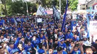 Demo Bobotoh birukan jalanan Bandung