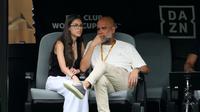 Manajer Man City Pep Guardiola bersama sang anak Valentina Guardiola pada pertandingan Piala Dunia Antarklub 2025. (David Ramos / GETTY IMAGES NORTH AMERICA / Getty Images via AFP)