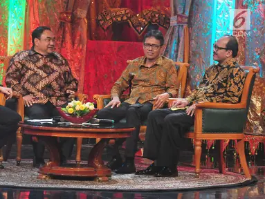 Gubernur Sumatera Barat, Irwan Prayitno bersama Ketua Umum PWI Pusat Margiono dan Ketua KPI Pusat, Yuliandre Darwis menghadiri Peluncuran Hari Pers Nasional (HPN) 2018 di auditoirum TVRI Pusat, Jakarta, Minggu (10/9). (Liputan6.com/Helmi Afandi)