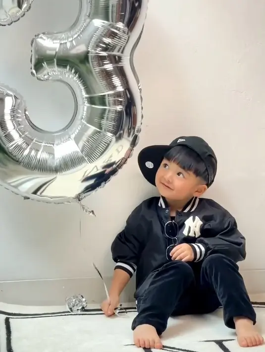 <p>[Instagram/glennalinskie]</p>