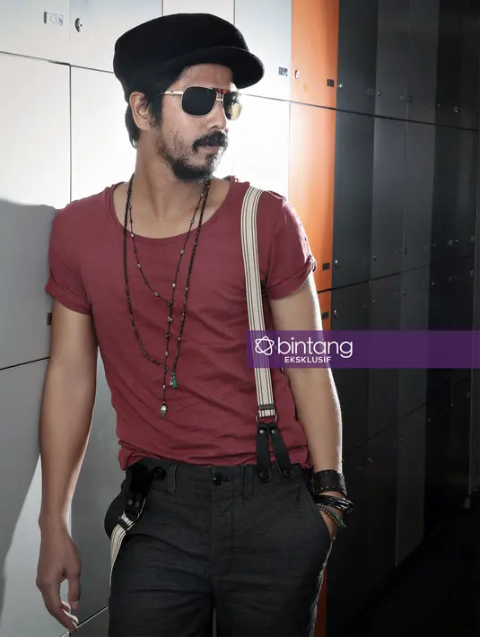 "Kita senang sama senang hingga akhirnya pacaran. Kita sempat putus selama setahun. Setelah itu nyambung lagi dan menikah pada 2002," ungkap Ariyo. "Keluarga kita suka kok, makanya saat putus pihak keluarga kami sempat menyayangkan," sambung Ariyo.