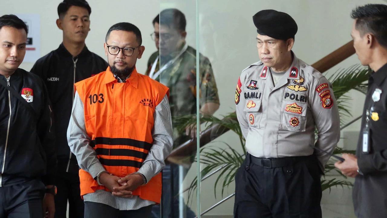 FOTO: Gus Alex Menyusul Yaqut Masuk Tahanan KPK
