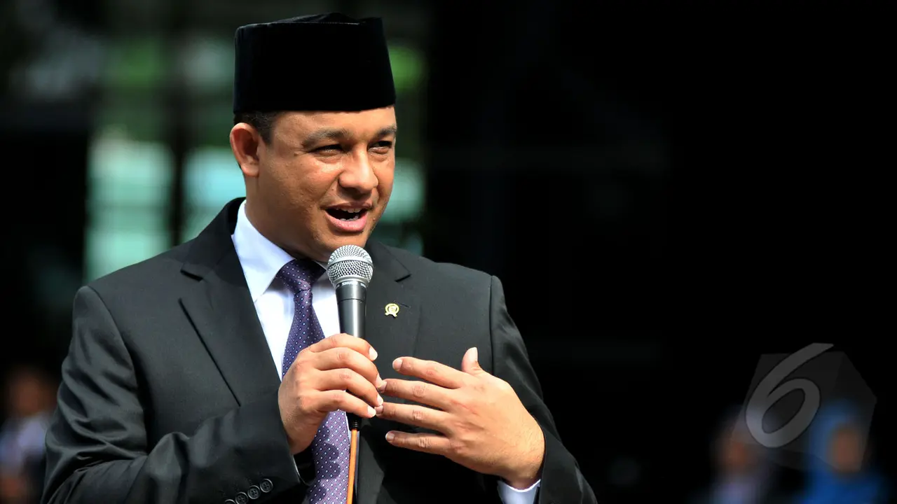 Mendikbud Anies Baswedan Pimpin Upacara Hardiknas