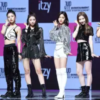 ITZY sukses jadi girl group tercepat yang meraih trofi di program musik. (Foto: Osen)