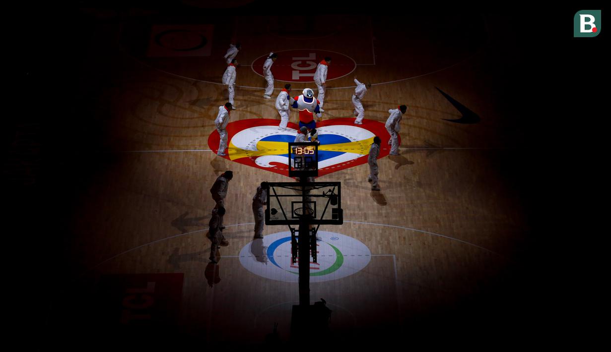 Penampilan dari sejumlah penari dan maskot JIP sebelum laga Grup G Piala Dunia FIBA 2023 antara Iran melawan Brasil dilihat dari tribun kategori 5 Indonesia Arena, Senayan, Jakarta, Sabtu (26/08/2023). (Bola.com/Bagaskara Lazuardi)