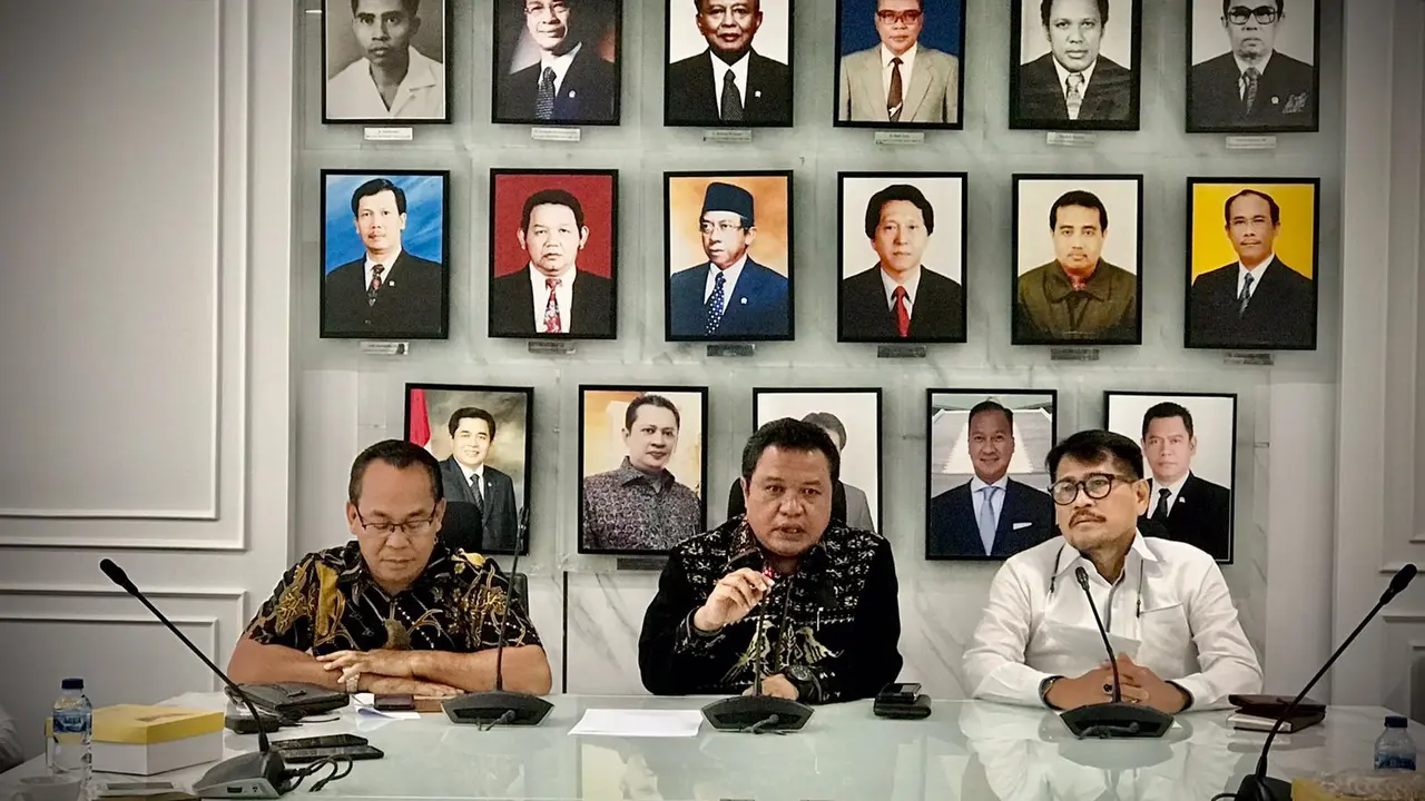 Sebastian Salang (Sekretaris Penyelenggara), Lamhot Sinaga (Ketua Penyelenggara), Dharma Oratmangun (Ketua Pelaksana)
