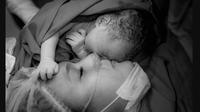 Nadine Chandrawinata Unggah Momen Pertama Kali Cium Bayinya Usai Melahirkan. (Instagram @nadinelist)