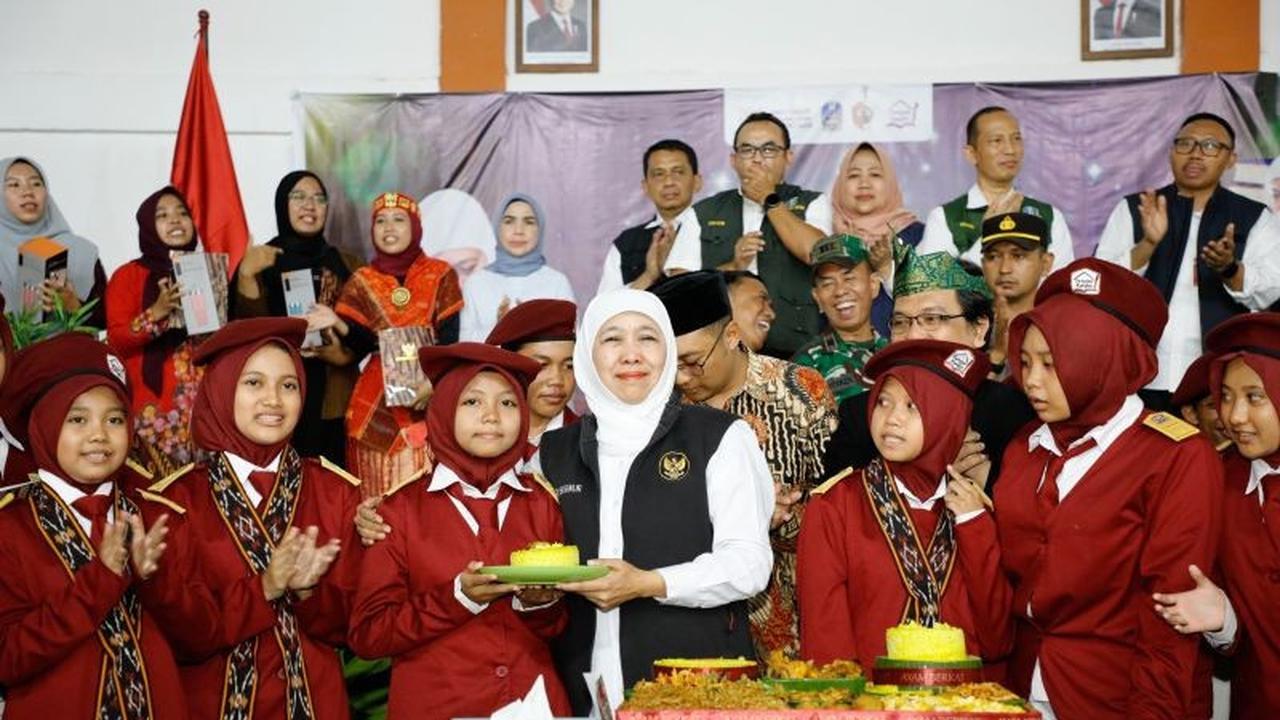 Khofifah Rayakan Hardiknas Bersama Siswa Sekolah Rakyat Mojokerto, Terkesima Pidato Lima Bahasa
