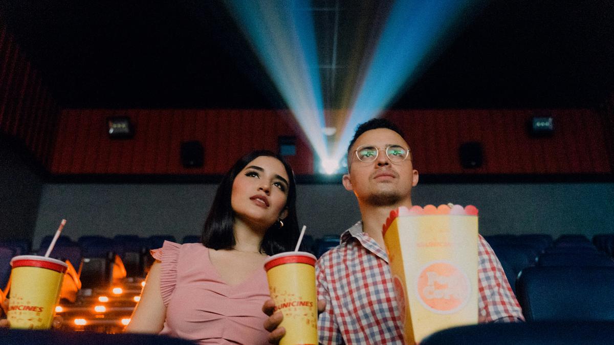 Gaya Hidup Sehat Ikut Masuk Bioskop, Smoothies Jadi Teman Baru Nonton Film
