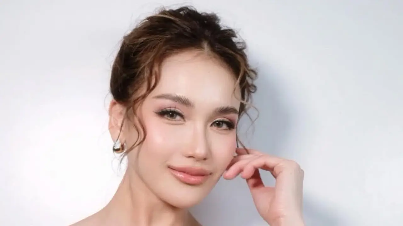 Ayu Ting Ting Tampil Glamor saat Duet Bareng Nancy Ajram. [@ayutingting92]