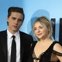 Salah satu pasangan muda di Hollywood yang kerap disorot oleh awak media da selalu ditunggu-tunggu oleh penggemar yakni Chloe Moretz dan Brooklyn Beckham. (AFP/Bintang.com)