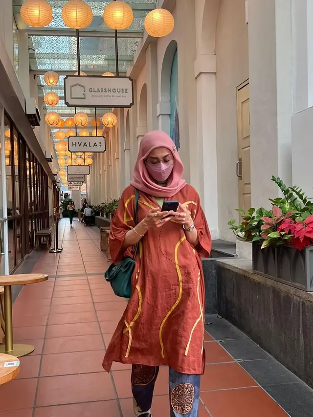 7 Potret Desy Ratnasari Liburan Ke Singapura, Gayanya Tuai Sorotan
