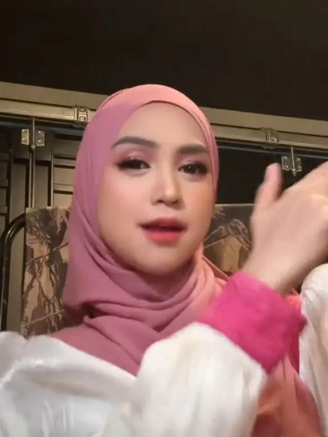 Ria Ricis belum lama ini mengunggah video barunya di media sosial, netizen pun salfok dikira Irish Bella