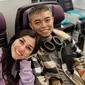 Berangkat sejak 20 Desember kemarin, Nisya Ahmad unggah potretnya saat naik pesawat bersama suaminya Andi Rosadi. Sebagai adik dari Raffi Ahmad kehidupan Nisya memang banyak menuai sorotan. Apalagi saat ini ia kerap bikin konten YouTube yang sudah memiliki banyak penonton. (Liputan6.com/IG/@nissyaa)