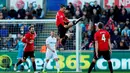 4. Zlatan Ibrahimovic. Gol Zlatan Ibrahimovic ini dicetak saat Manchester United menang 3-1 atas tuan rumah Swansea City, (6/11/2016). (Action Images via Reuters/John Sibley)