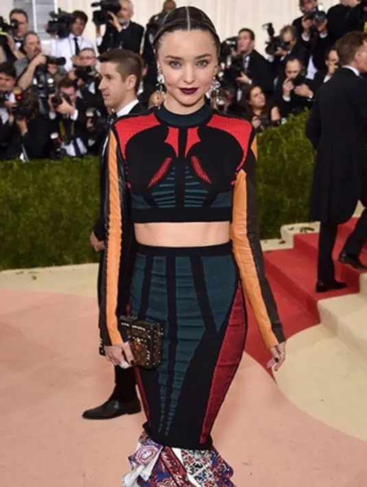 Sepasang pengantin baru ini dipertemukan pada tahun 2014 silam dan hubungan yang terjalin di antara keduanya baru diketahui pada tahun 2015. Pernikahan ini menjadi yang ke dua bagi Miranda setelah bersama Orlando Bloom. (Instagram/mirandakerr)